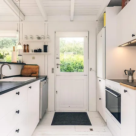 6 Person In Semesterbostad Dronningmølle