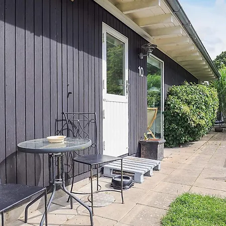 6 Person In Semesterbostad Dronningmølle