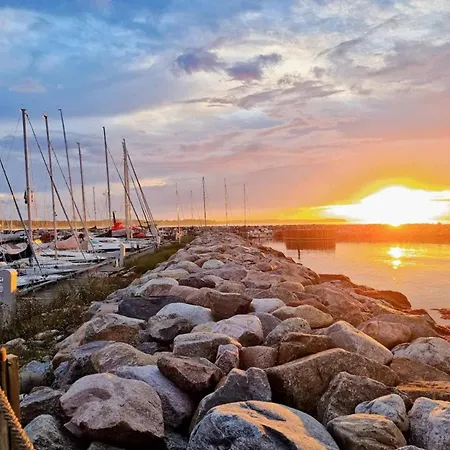 6 Person In * Dronningmølle